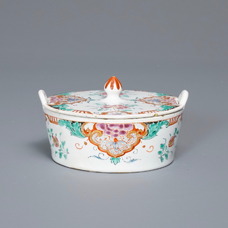 A Dutch Delft doré butter tub and cover, 18th C.